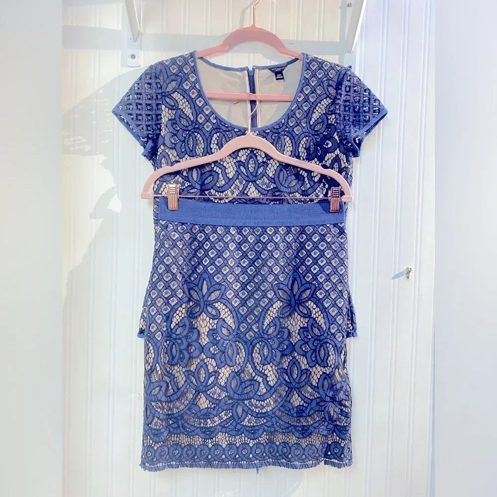 Ann Taylor skirt‎ set with elegant lace detailing Top Sz XSP. Btm 4P